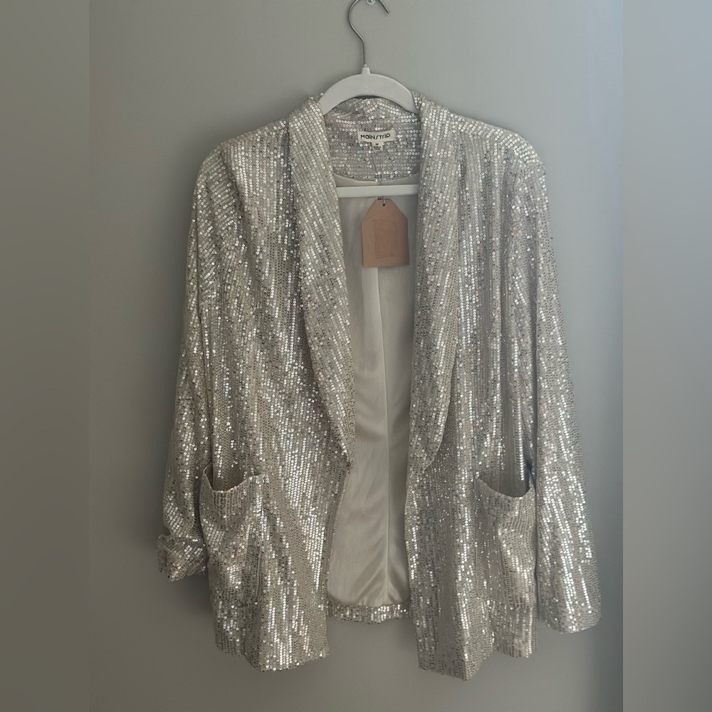 Main Strip Shimmering Gold Sequin Blazer - Picture 10 of 12